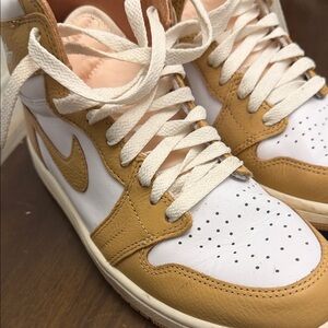 Nike High-Top Sneakers in White and Brown